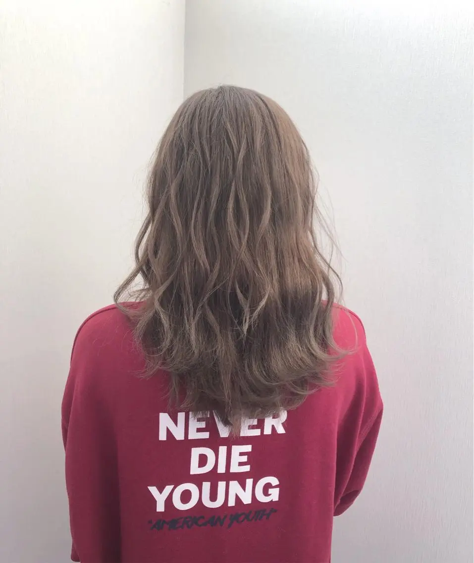 セミロング カラー ベージュカラー ブリーチ カット ヘアカラー 白井 つづりのヘアスタイル
