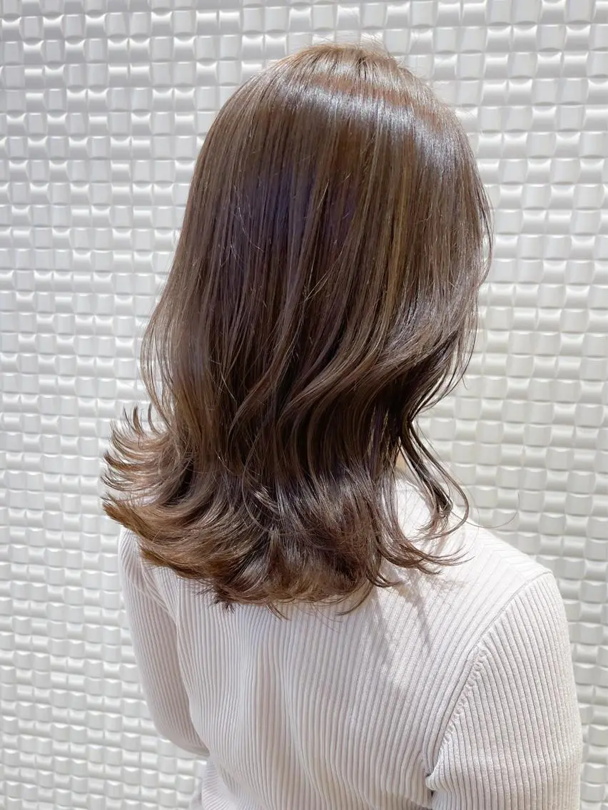 セミロング ヘアカラー トリートメント 艶カラー/ よしみ🥣のヘアスタイル