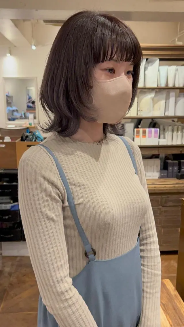 ミディアム あべ しおりのヘアスタイル