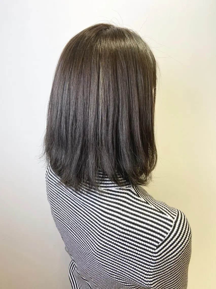 ミディアム カラー ダークグレー ダークグレージュ グレージュ ヘアカラー 🐺ウルフ/レイヤー 似合わせ‎🤍沙羅のヘアスタイル
