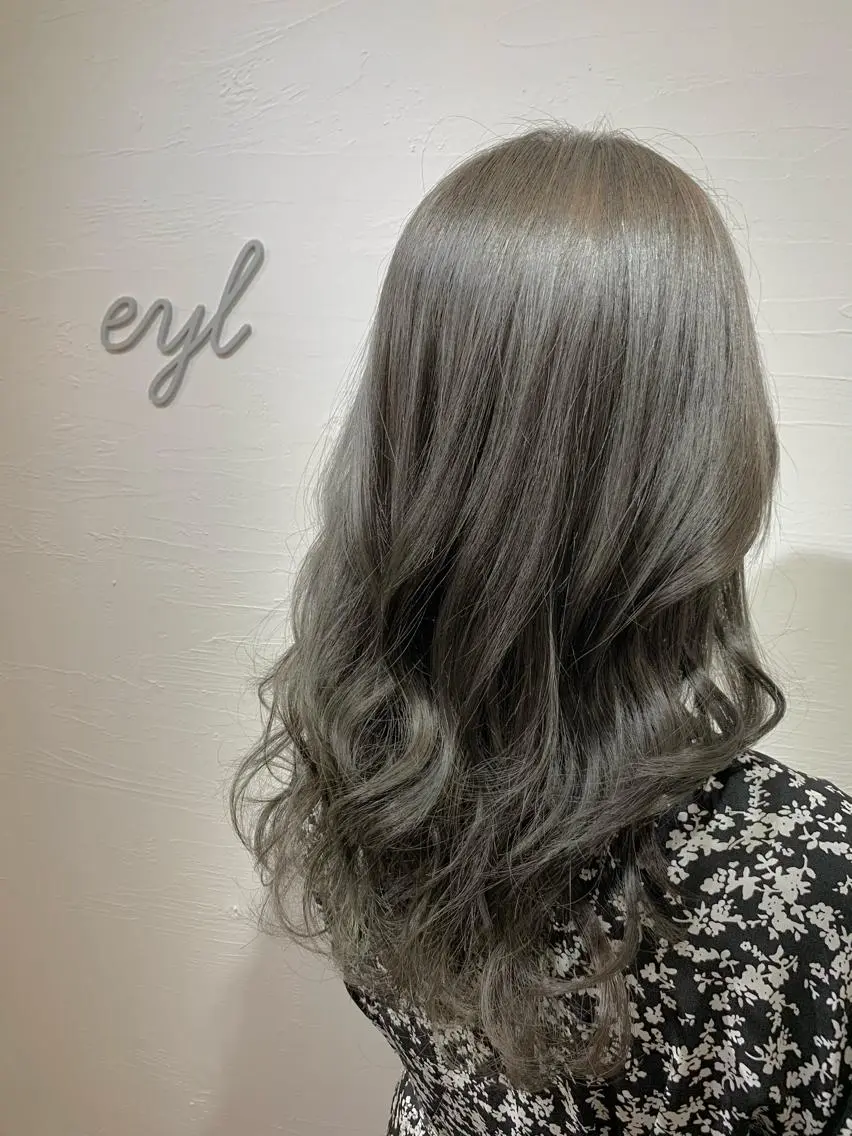 セミロング カラー グレージュ カーキグレージュ 💎赤み消しカラー 特化型デザイナー💎のヘアスタイル