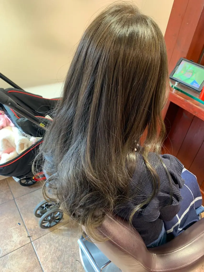 ロング アッシュ カット ヘアカラー トリートメント 嶋村 望美のヘアスタイル