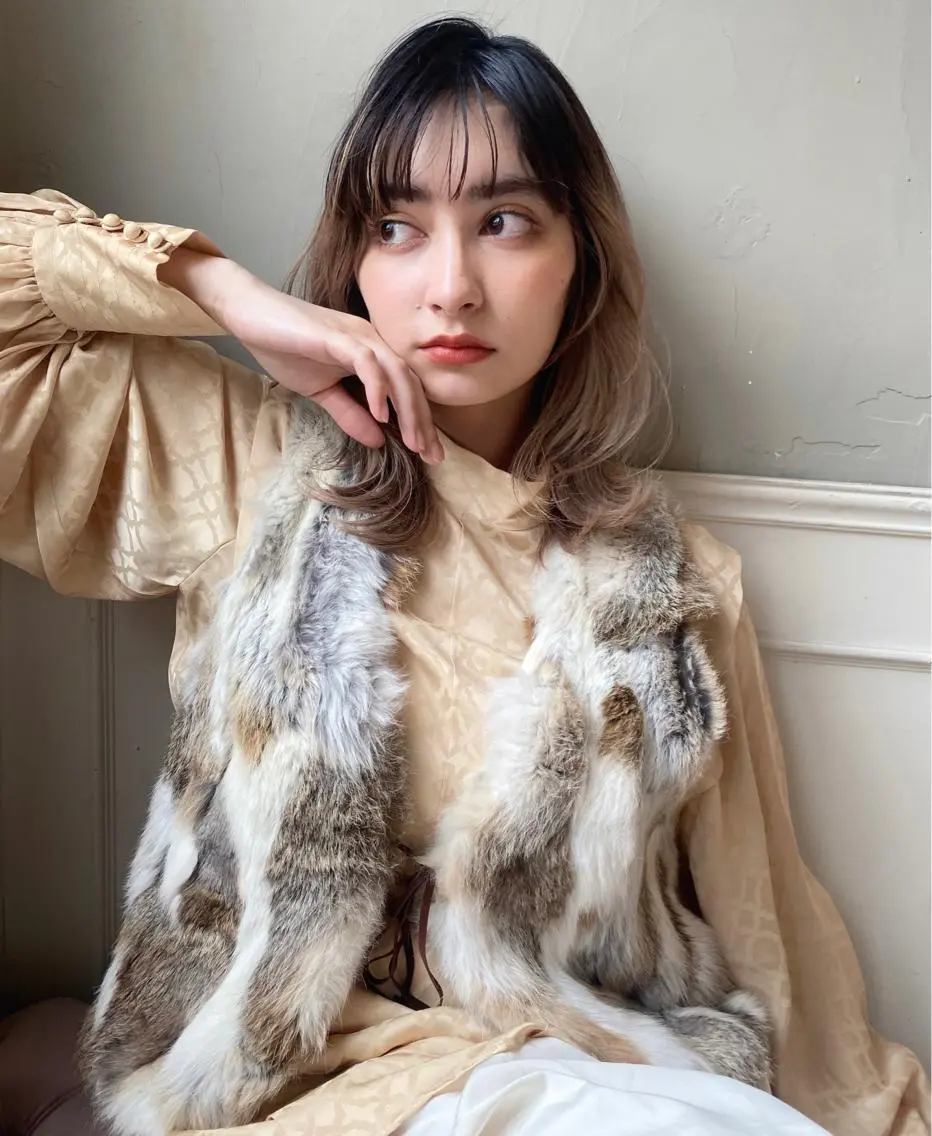 ミディアム くびれヘア くびれレイヤー レイヤーカット 鎌倉 彩のヘアスタイル