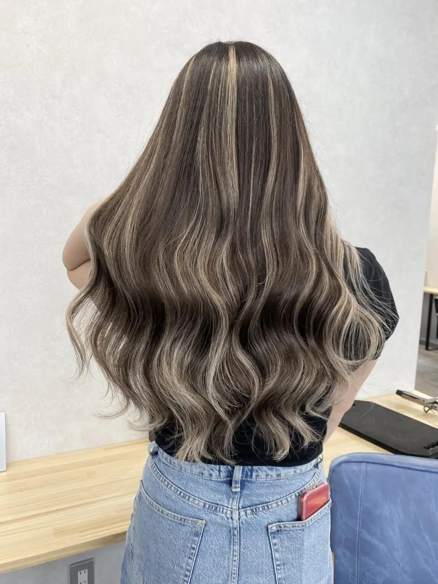 ロング ヘアアレンジ カラー ハイトーン カラーのヘアスタイル