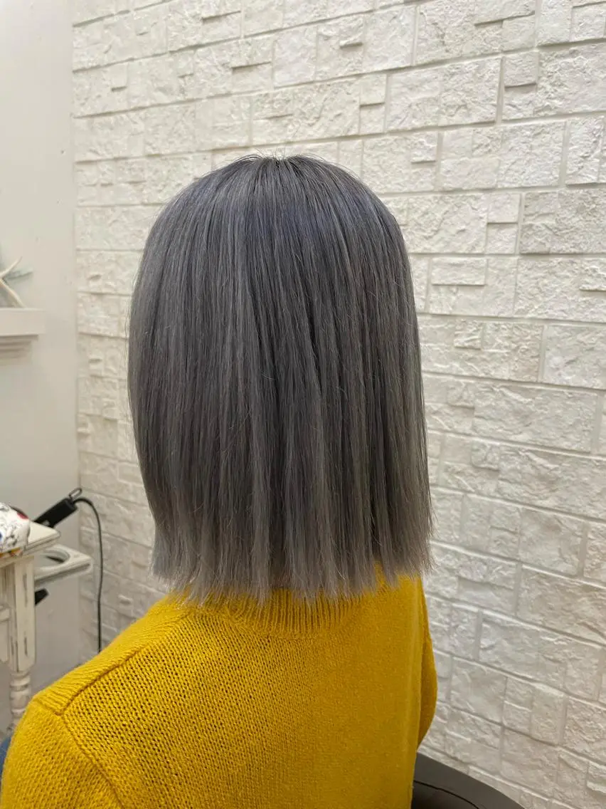 ショート カラー ブリーチ シルバー 杉山 蒼汰のヘアスタイル