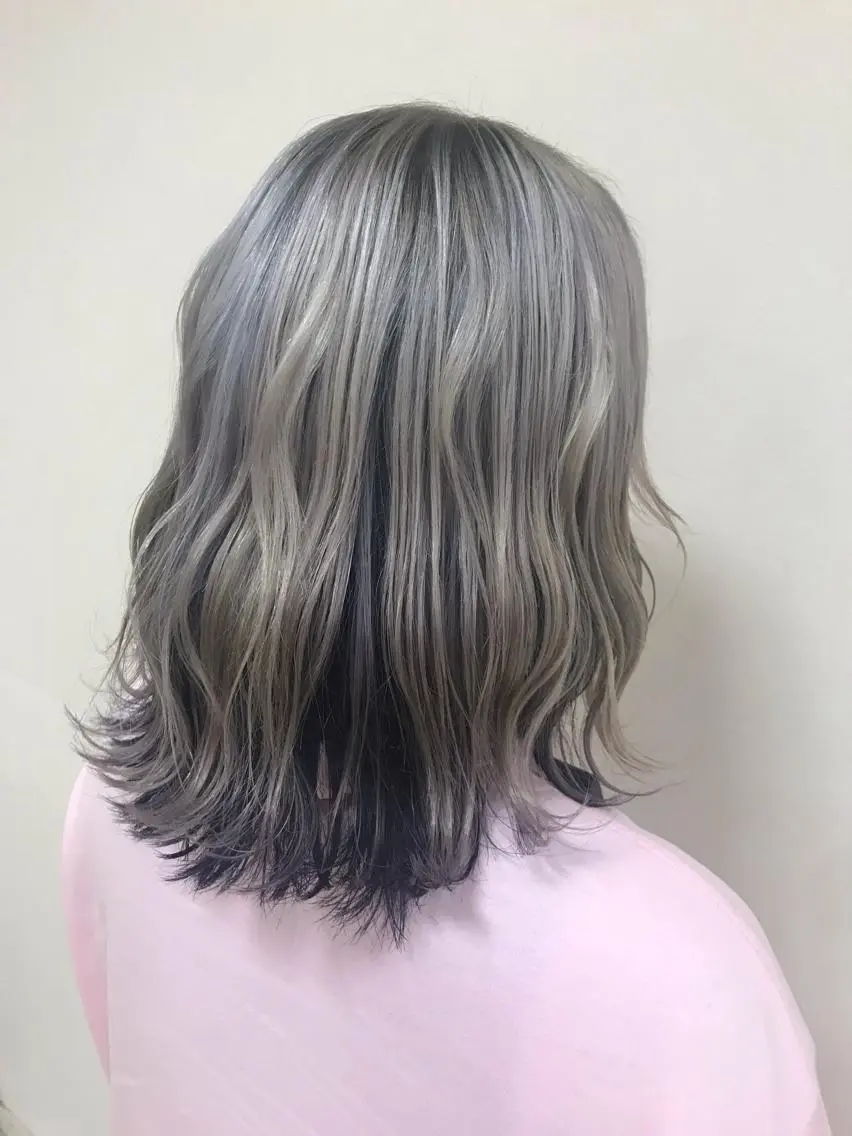 セミロング カラー 【カラーリスト】 Likka.のヘアスタイル