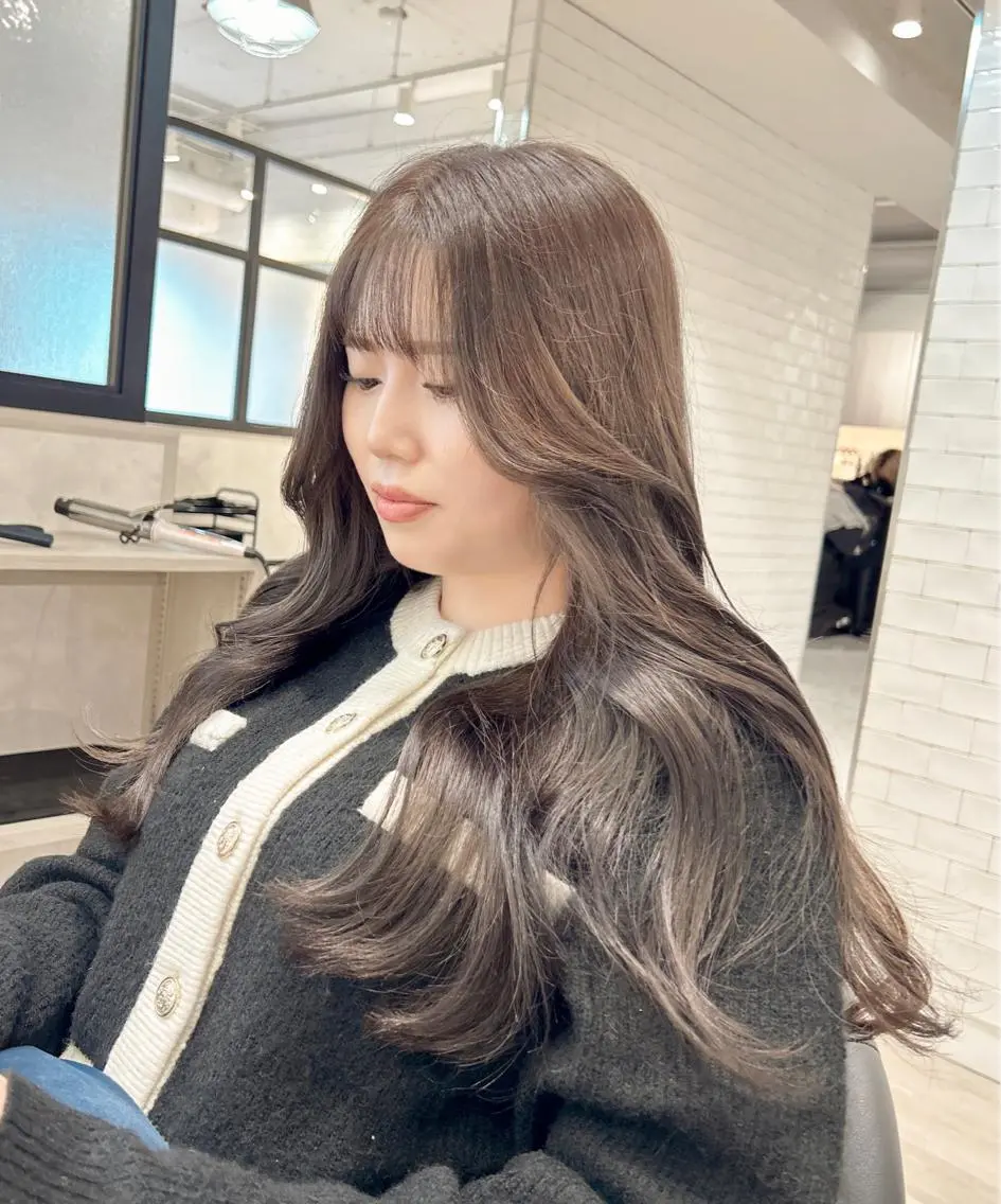 ロング カラー カット ヘアカラー パーマ 縮毛矯正 トリートメント emi/髪質改善/ 韓国風/艶カラーのヘアスタイル