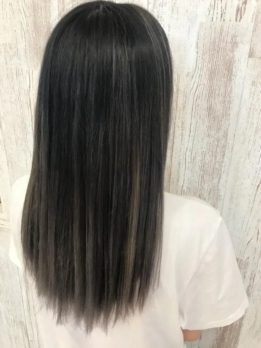 ロング カラー ブリーチ グレージュ ハイライトカラー ハイライト Oopsレイヤー 加藤澄都のヘアスタイル