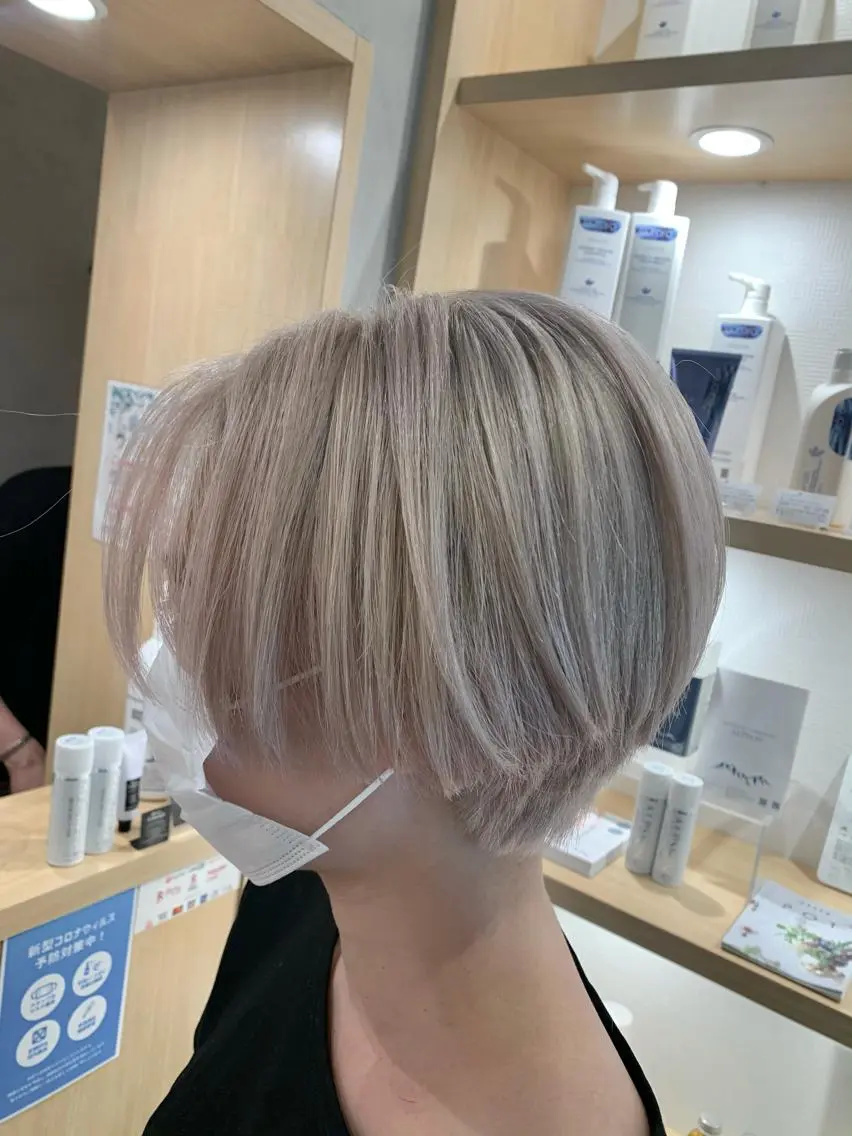 ショート カラー ベージュカラー ホワイトベージュ ヘアカラー トリートメント 城　健太郎 💎ハイトーンのヘアスタイル