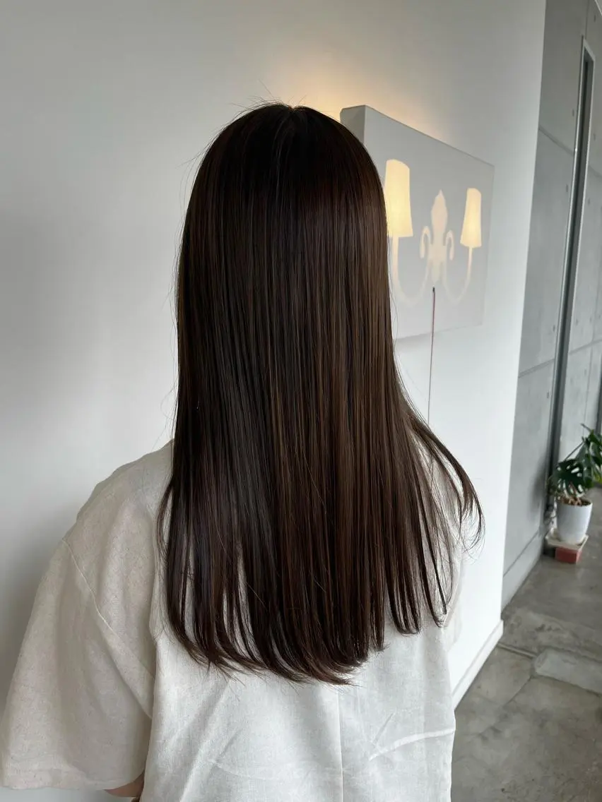 セミロング アッシュ おせ ちさとのヘアスタイル