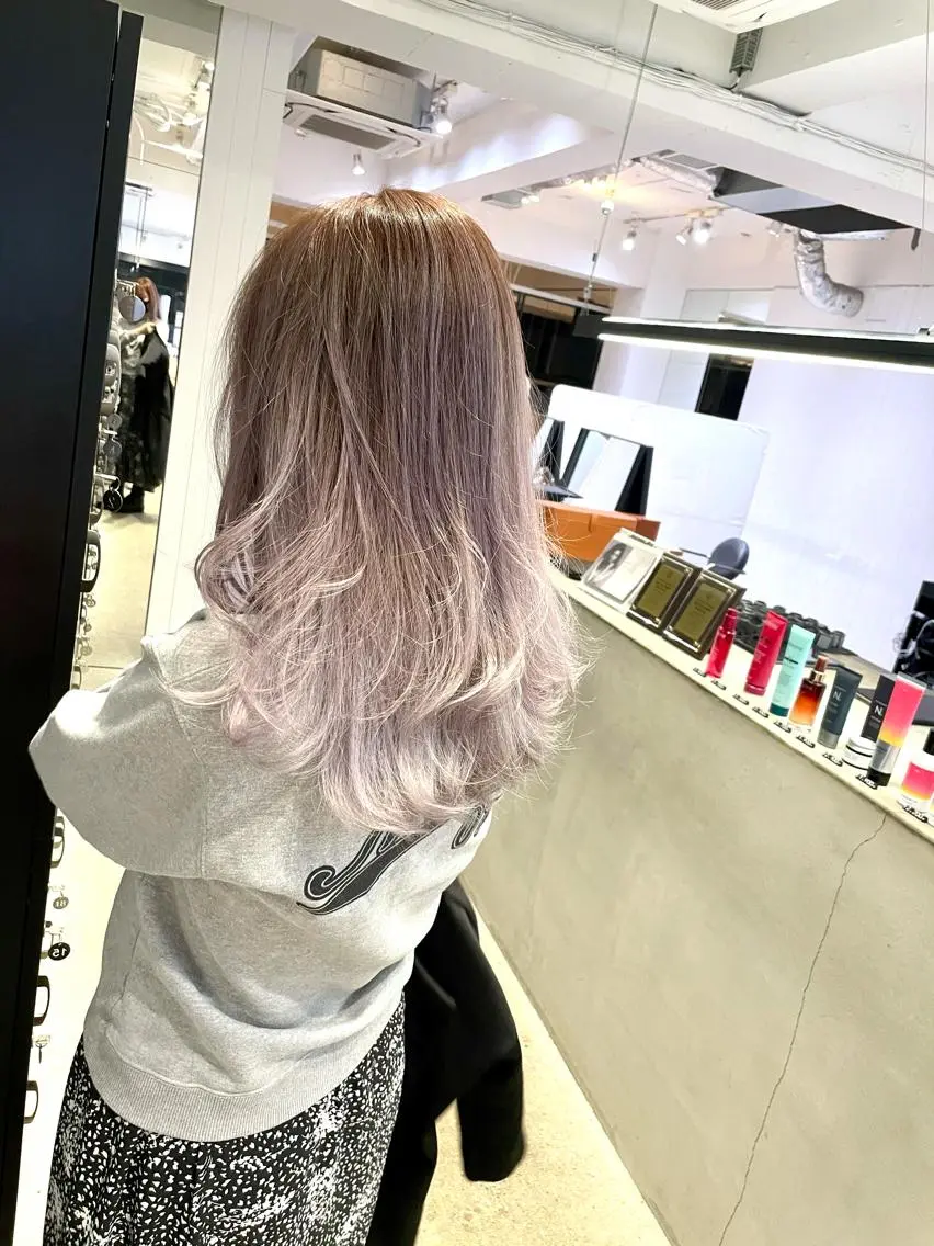 ロング カラー ヘアアレンジ バレイヤージュ レイヤーカット 🧸ハイトーン🧸 ゆっきー🧸のヘアスタイル