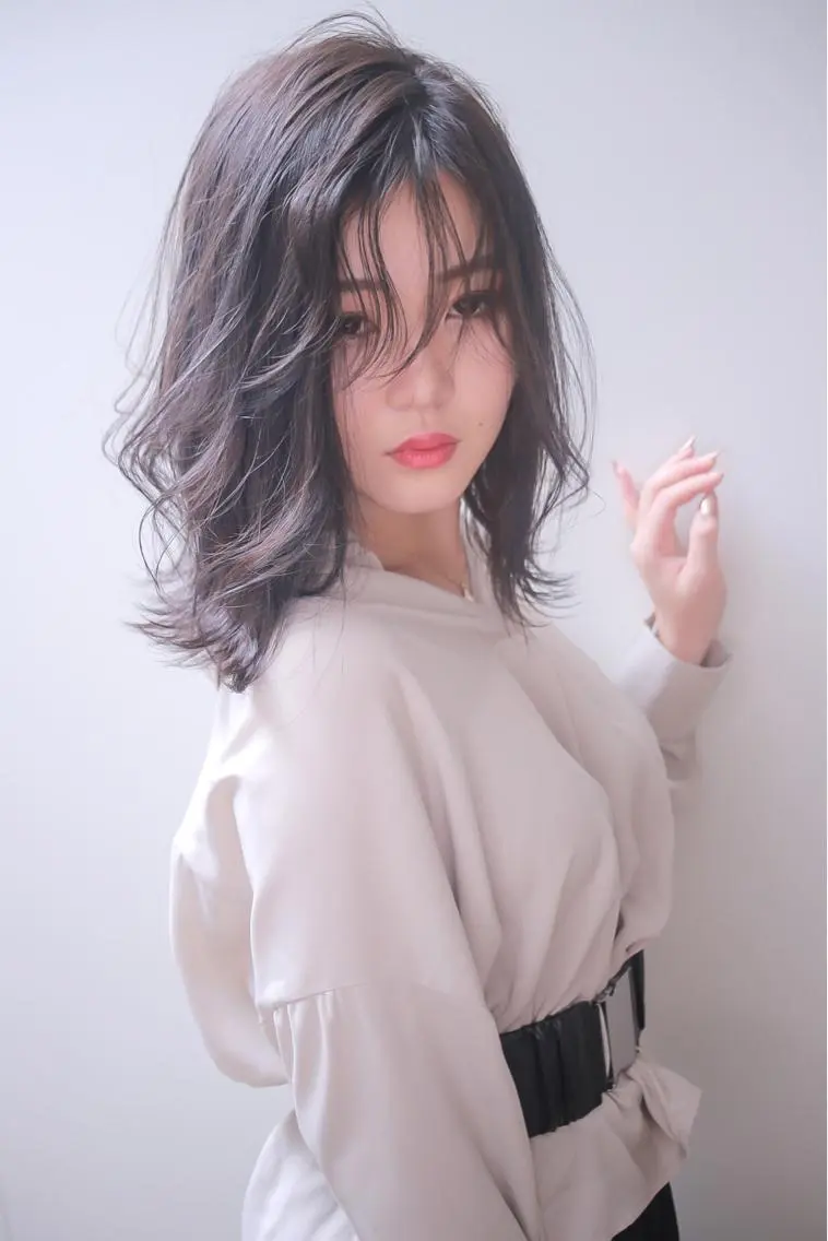 ミディアム カラー 伊藤 裕貴のヘアスタイル