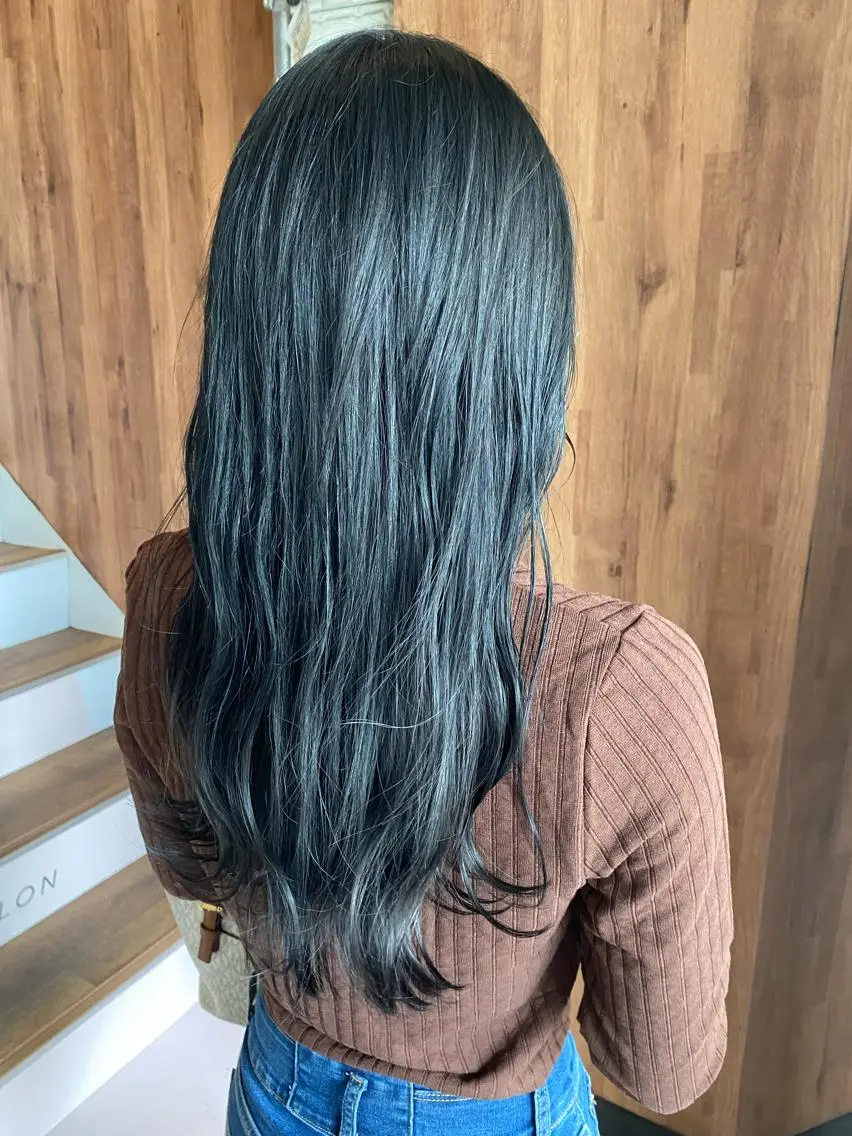 ロング アッシュ カット ヘアカラー トリートメント 【暗め透明感カラー】 【インナー】小島良太のヘアスタイル