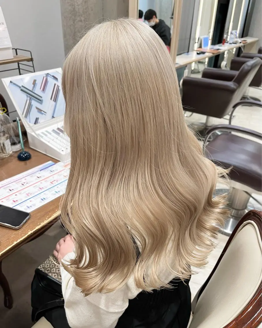 ロング カラー ブリーチ サソウ ユリエ🥥のヘアスタイル