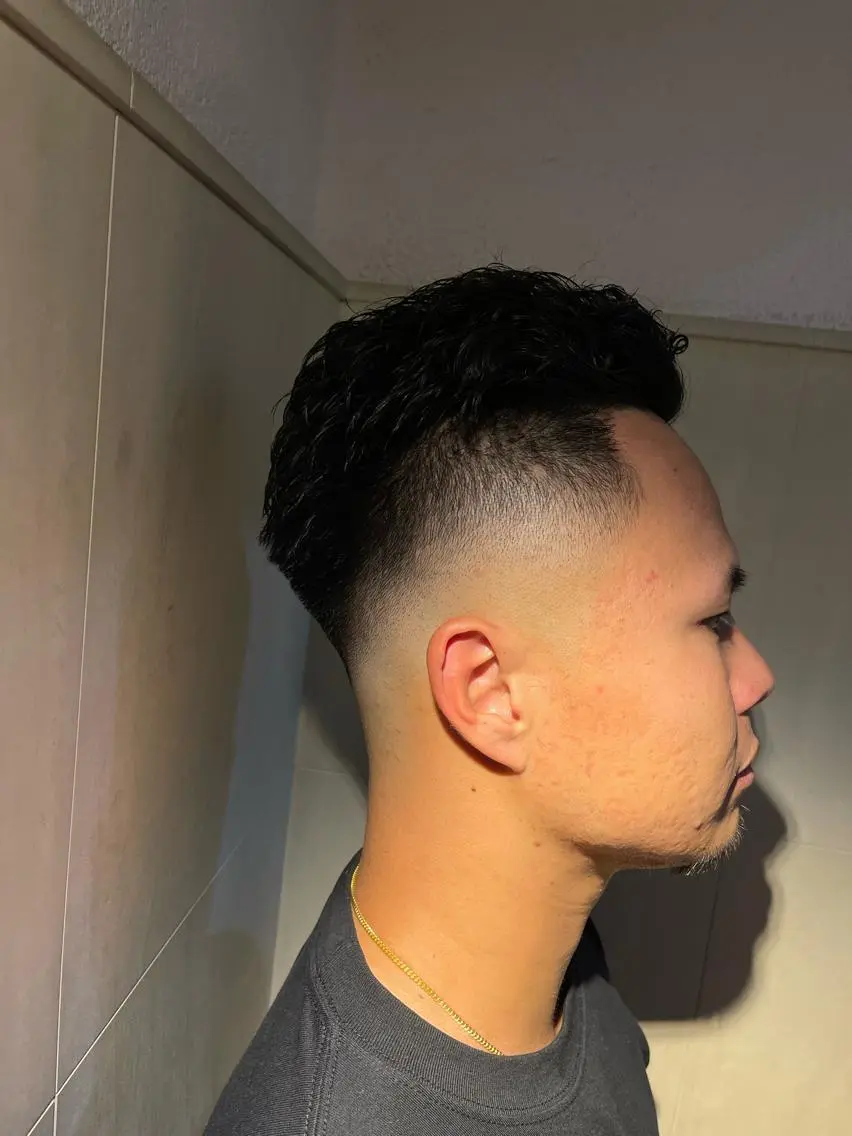 ショート メンズ フェードカット スキンフェード 大久保 竣太のヘアスタイル
