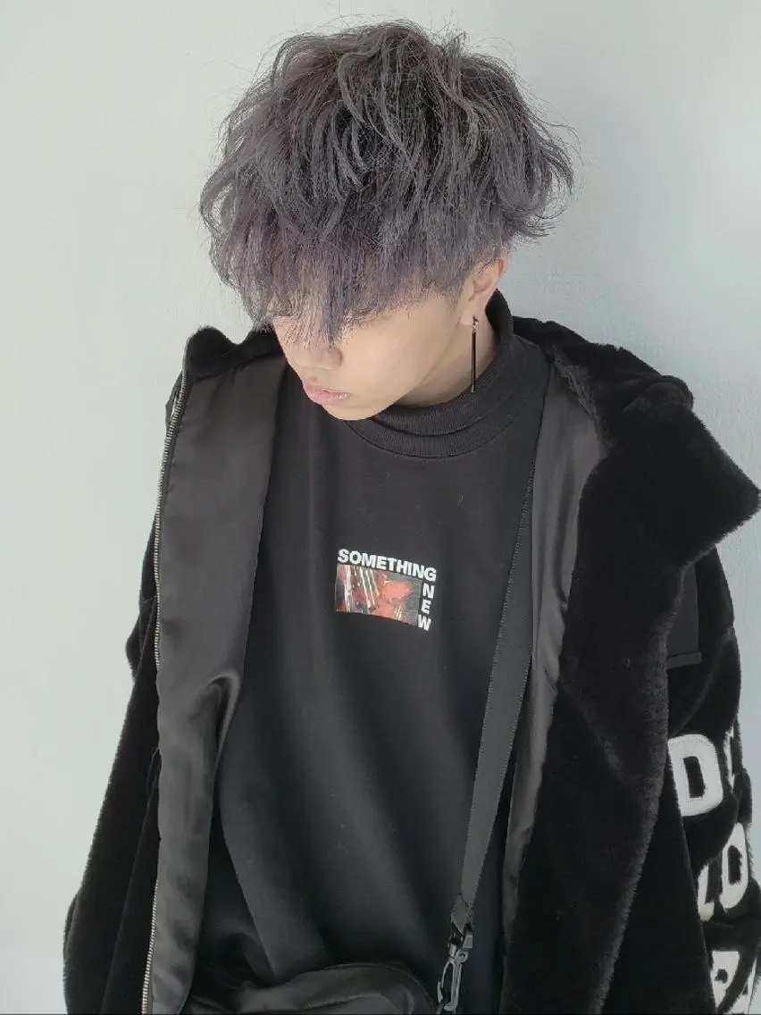 ショート カラー ヘアアレンジ メンズ アッシュ シルバー シルバーアッシュ 成瀬 弘光のヘアスタイル