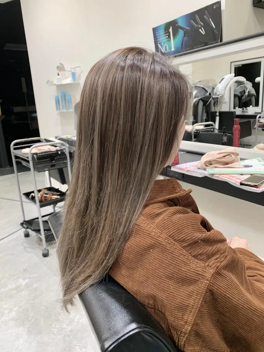 ロング レイヤーカット カット ヘアカラー 喜友名 泉樹のヘアスタイル