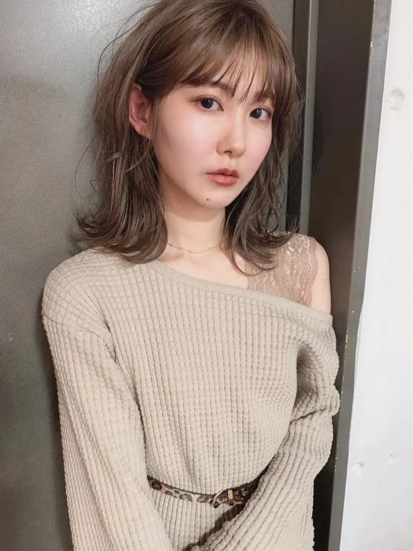 ミディアム カラー パーマ ヘアアレンジ メンズ キッズ ネイル マツエク・マツパ ベージュカラー ミルクティーベージュ 古賀 侑磨のヘアスタイル