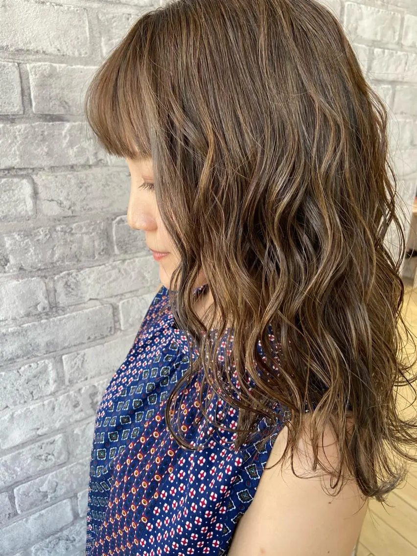 セミロング カラー ベージュカラー ハイライトカラー オリーブベージュ ハイライト Oopsレイヤー 加藤澄都のヘアスタイル