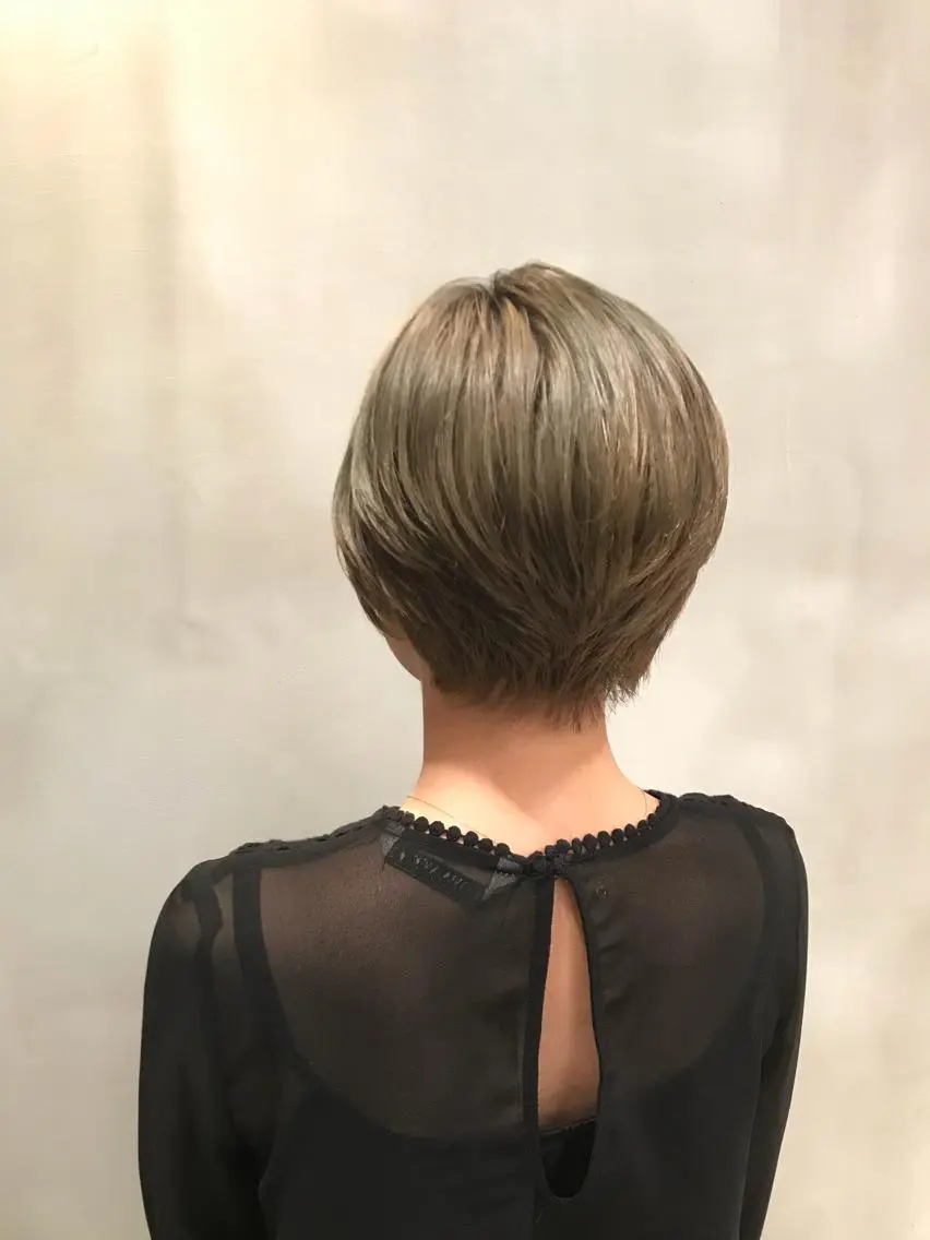 ショート カラー ハイトーンカラー ボブ 加藤 泰輔のヘアスタイル
