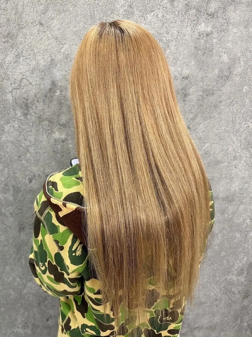 カラー ロング シールエクステ バレイヤージュ ベージュカラー ブリーチ ケアブリーチ エクステ MORI MARIKAのヘアスタイル