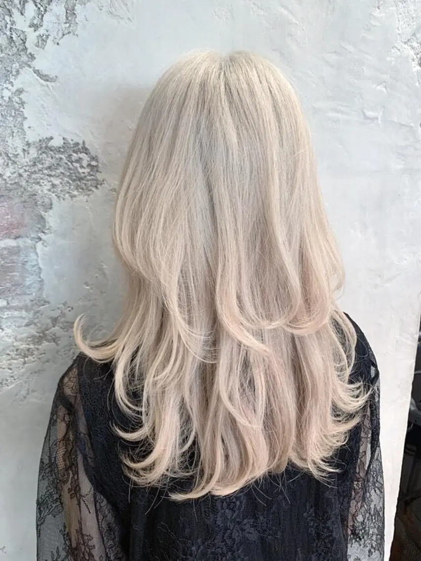 ロング カラー ブリーチ レイヤー・ブリーチ kiyotoshiのヘアスタイル