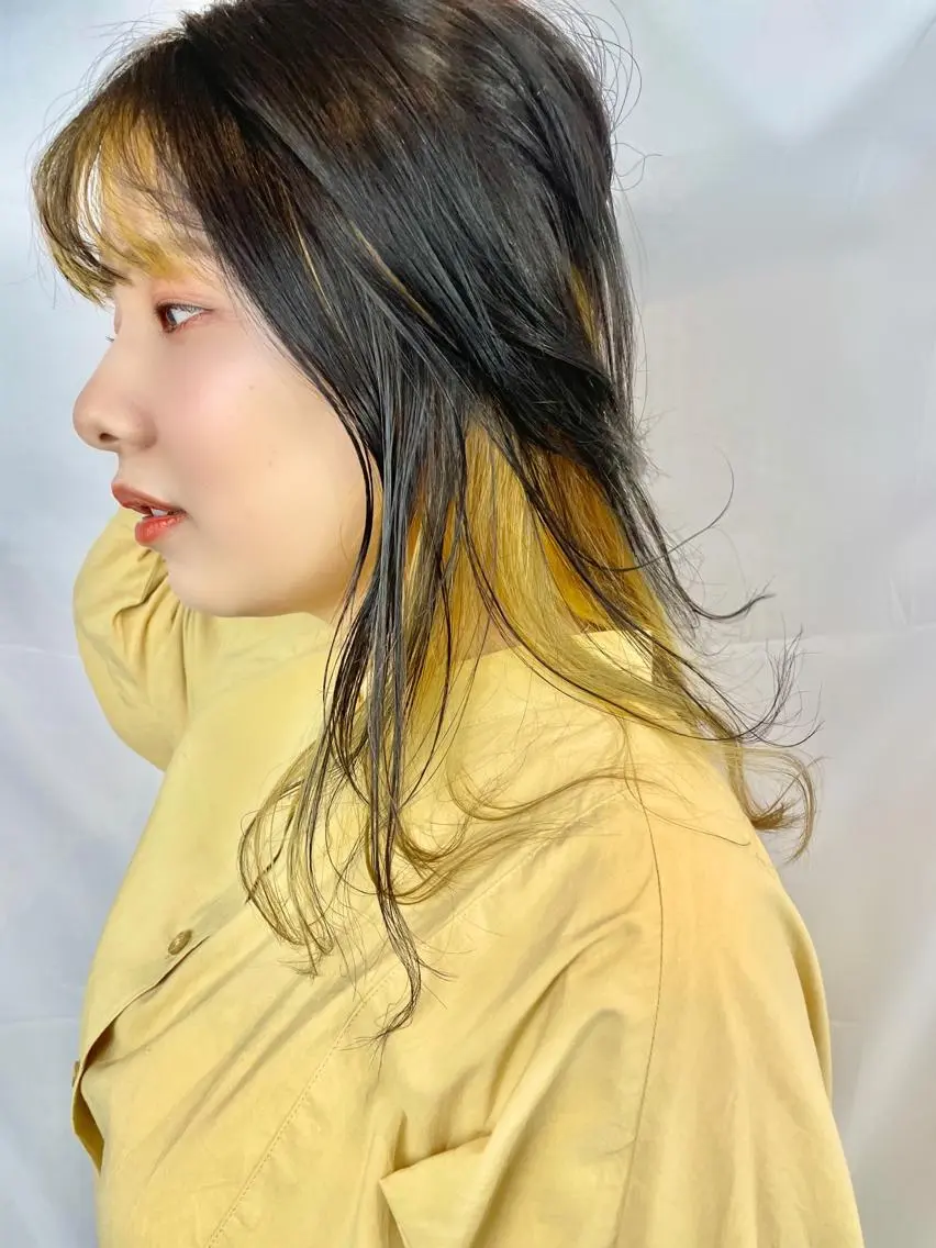 ロング カラー イヤリングカラー インナーカラー イエローカラー oceano🌎小林 穂乃花のヘアスタイル
