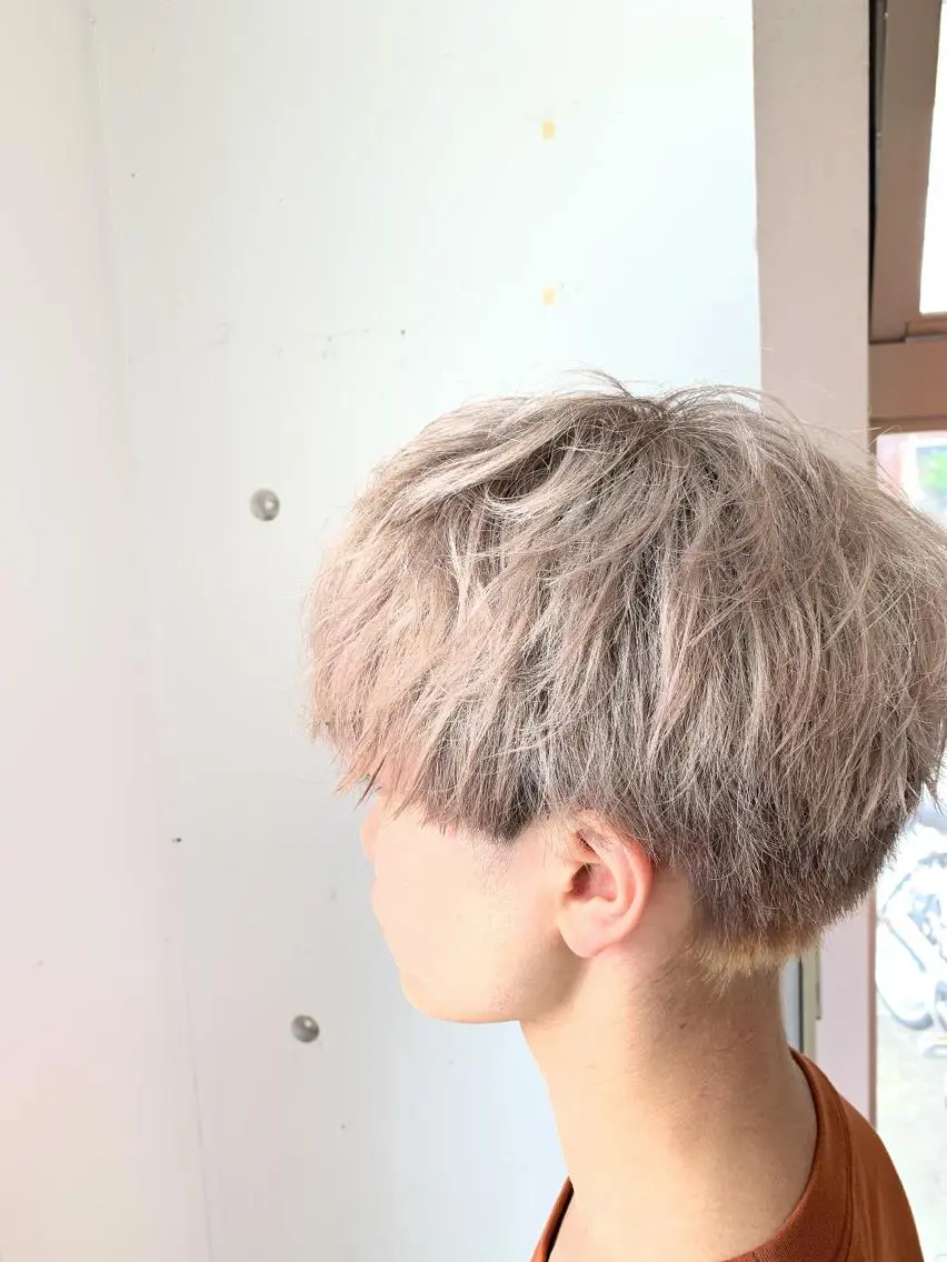 ショート カラー パーマ メンズ メンズブリーチ ブリーチ カット ヘアカラー トリートメント 白髪ぼかしハイライト 柳川拓哉のヘアスタイル