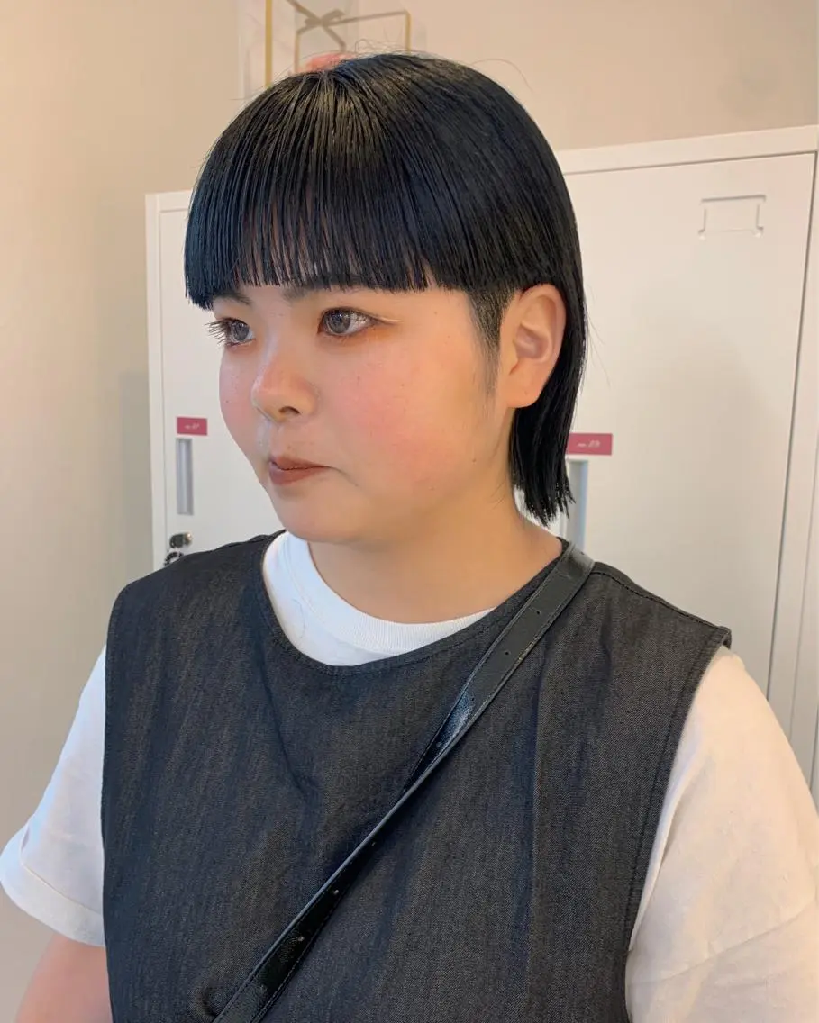 ミディアム カラー 黒髪 ネイビーカラー ワイドバング kitagawa mayuのヘアスタイル