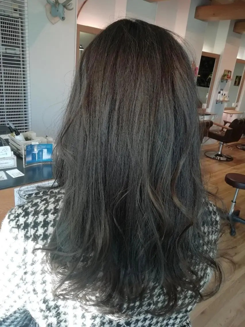 カラー アッシュ 透明感カラー 堀 望美のヘアスタイル