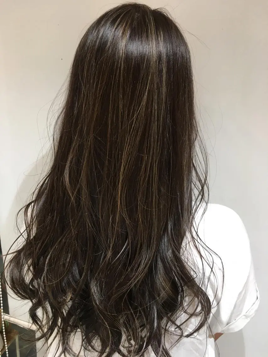 ロング ハイライト TAKAHASHI REIKAのヘアスタイル