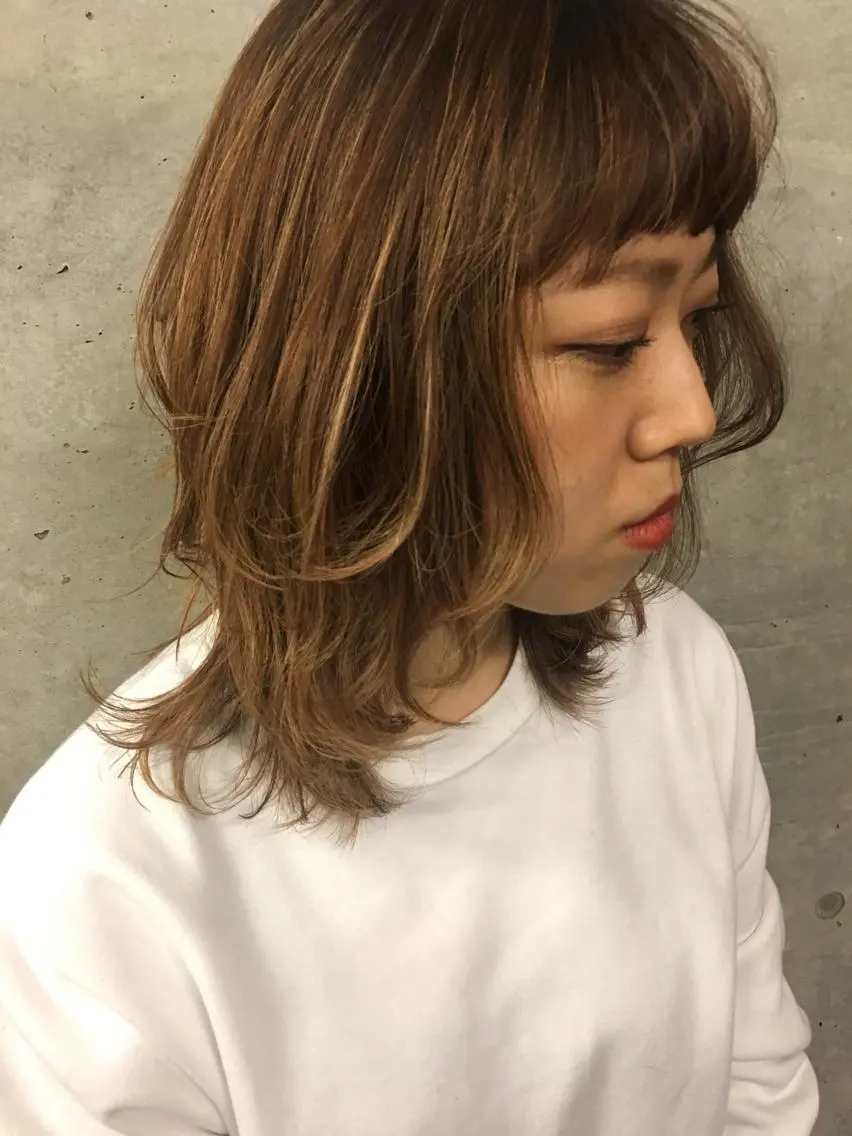 ミディアム レイヤーカット lit hair ハヅキのヘアスタイル