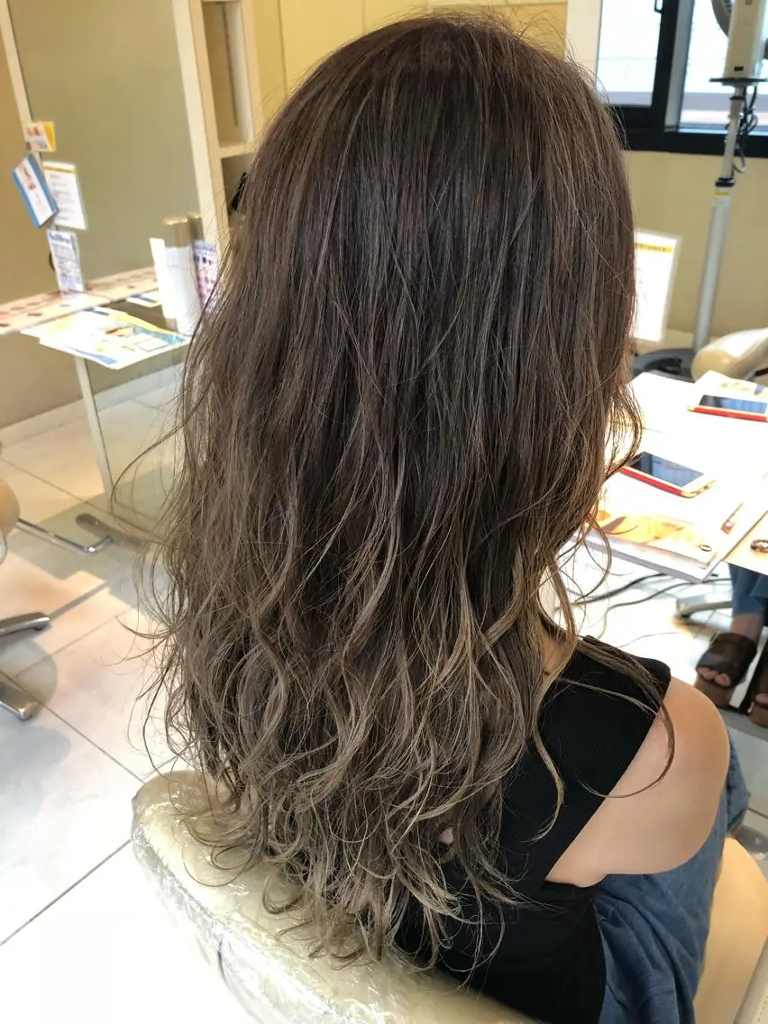 ロング カラー 廣野 愛香のヘアスタイル