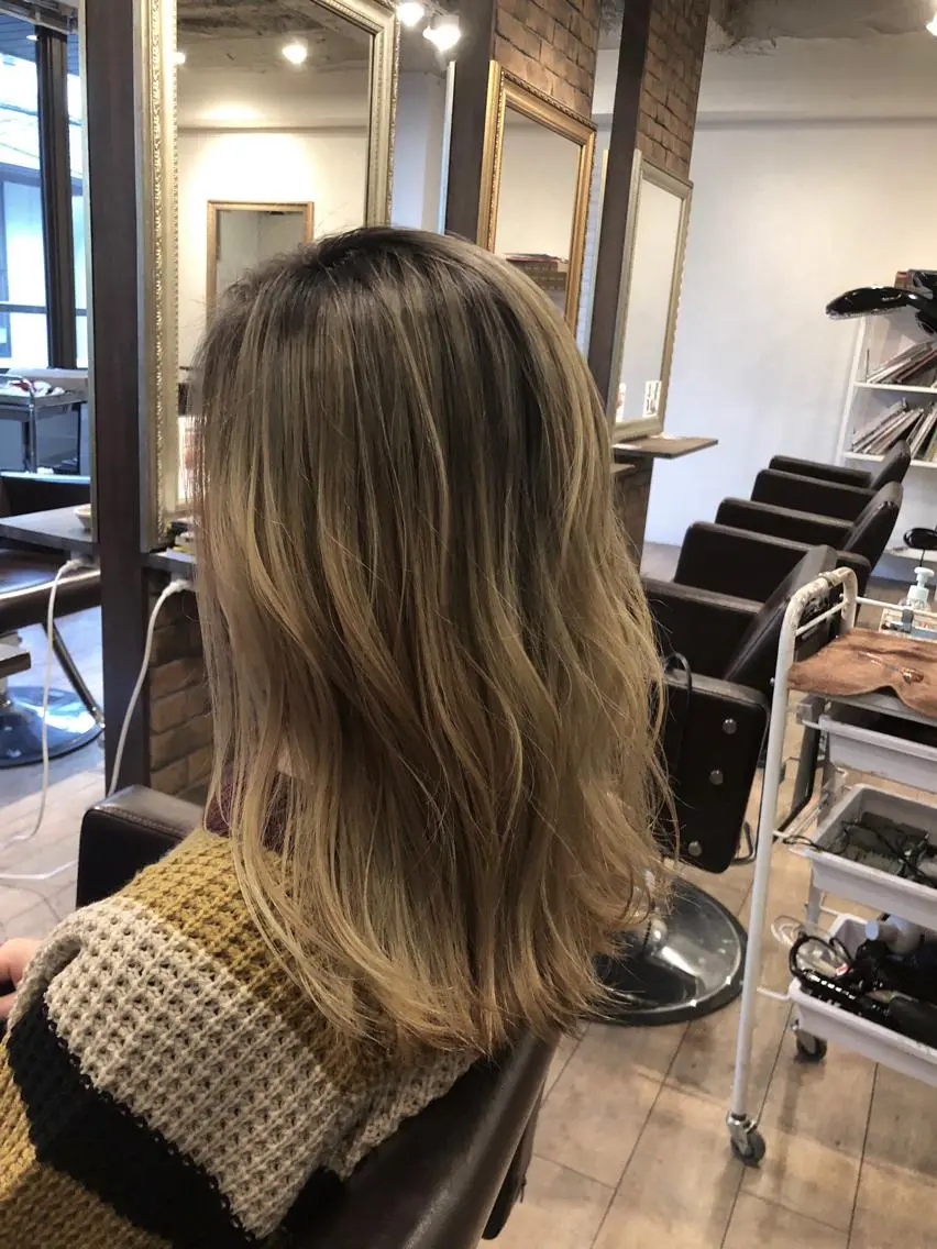 セミロング カラー バレイヤージュ レイヤーカット 美髪・艶髪特化美容師 RYOJIのヘアスタイル