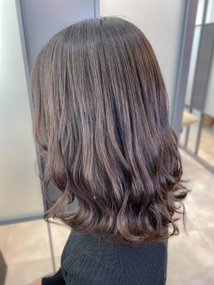 ミディアム カラー アッシュ アッシュグレー 【透明感、艶髪】西村 有司のヘアスタイル
