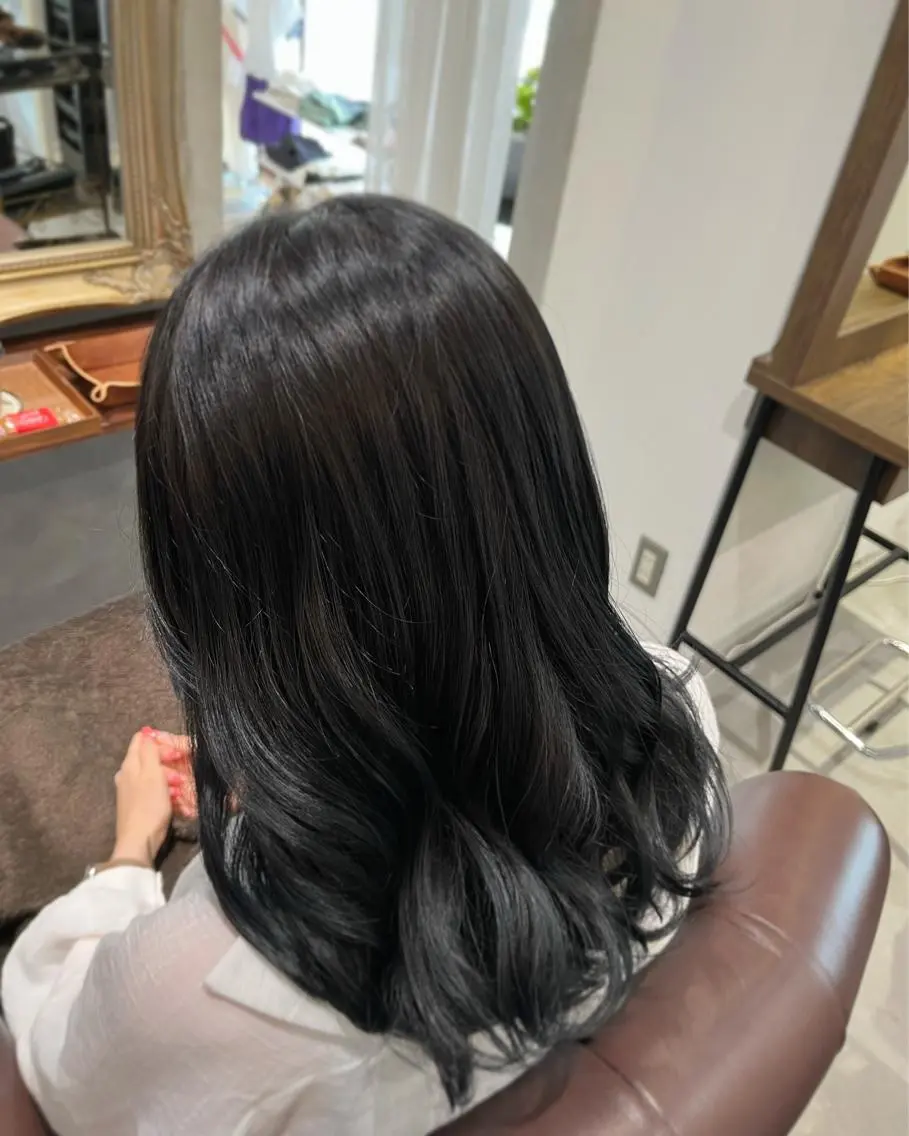 ロング カラー 黒髪 ブルーカラー ブルーブラック ネイビーカラー RuLaN AMIのヘアスタイル