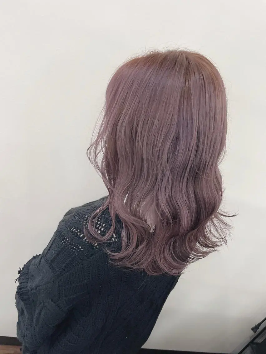 セミロング カラー ブリーチ グレージュ ピンクカラー 松田 みのりのヘアスタイル