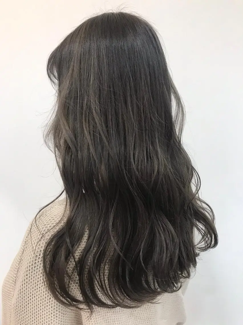 ロング カラー アッシュ オリーブアッシュ 馴染ませNo.1🧃 エクステ・アレンジのヘアスタイル