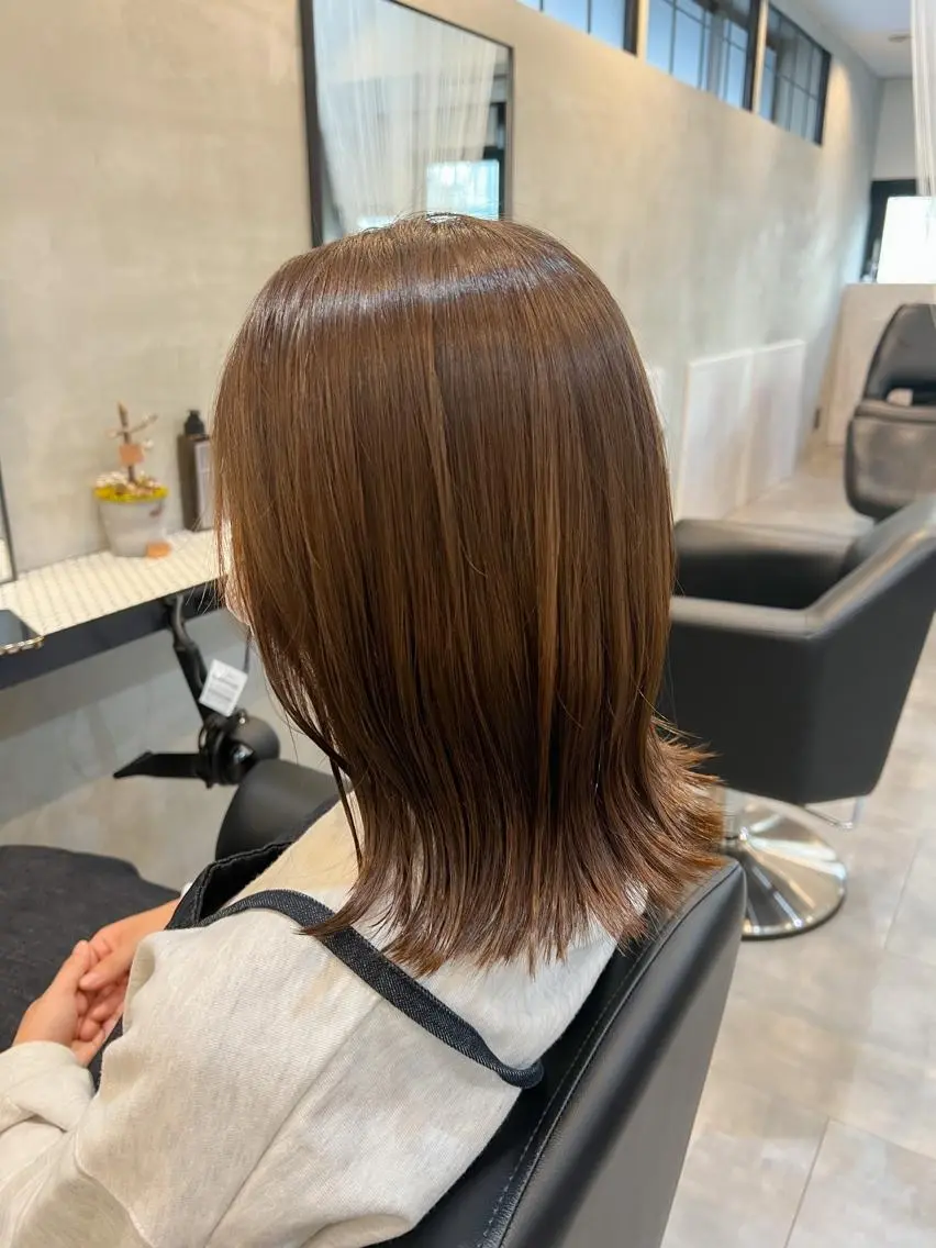 ミディアム カラー グレージュ ヘアカラー トリートメント 工藤 梨花のヘアスタイル