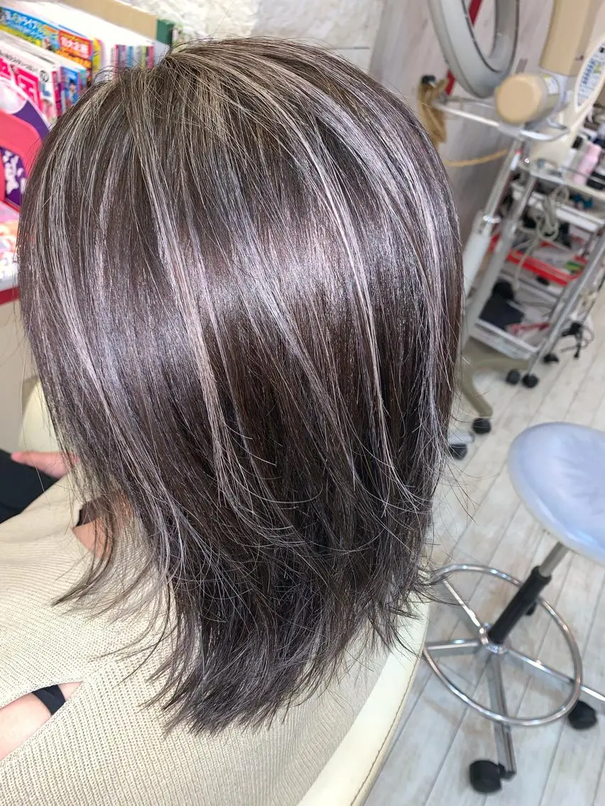 セミロング カラー ヘアアレンジ ハイライトカラー ハイライト 今村公介 ブリーチ特化、派手髪のヘアスタイル
