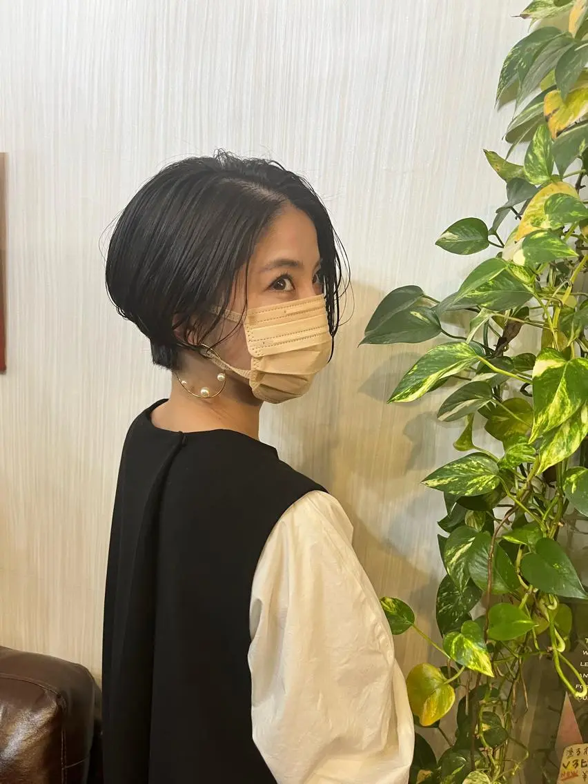 ショート カラー パーマ ヘアアレンジ ハンサムショート 黒髪 ショートヘア きむえり/髪質改善 /うねり広がり改善のヘアスタイル