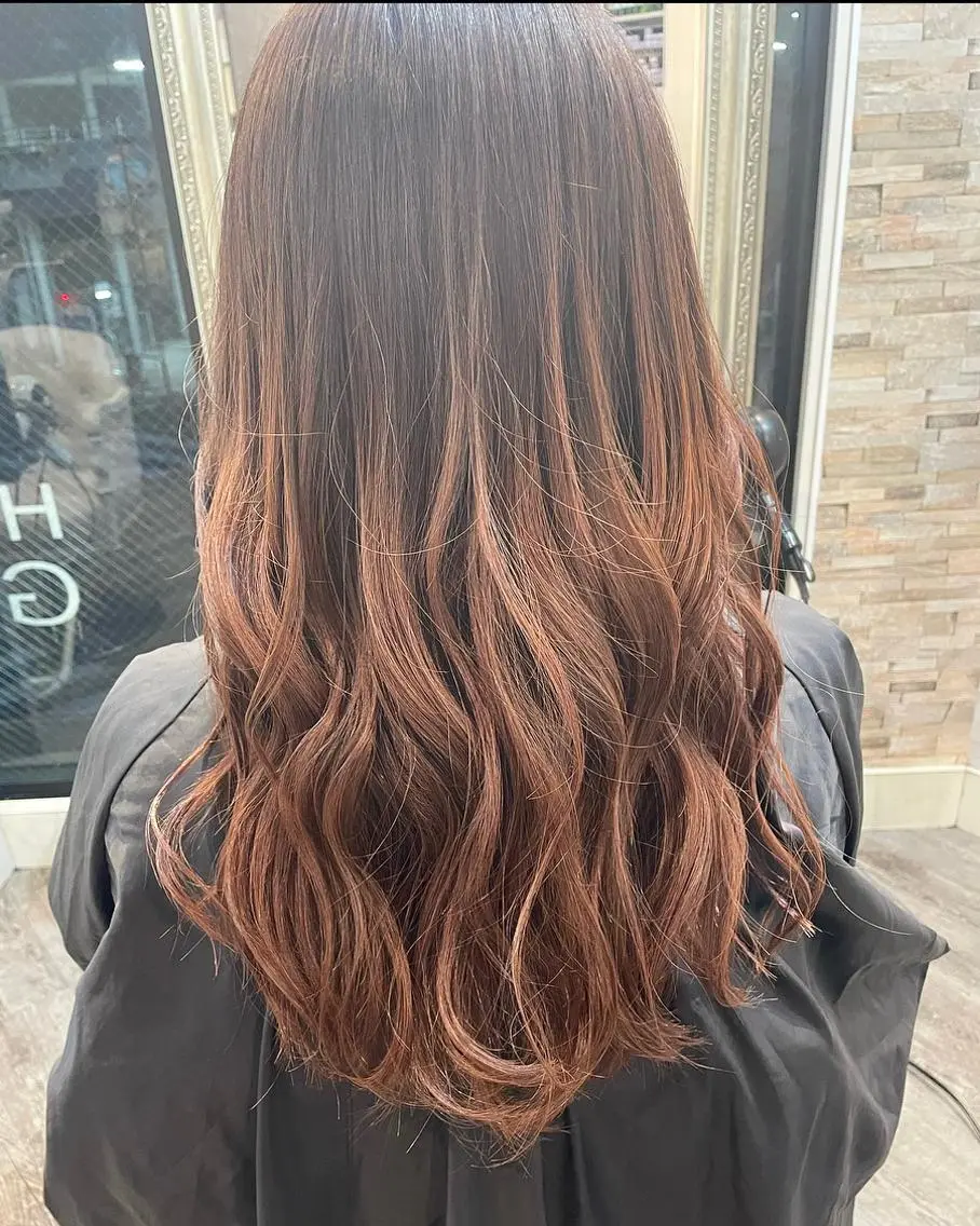 ロング カラー ブラウンカラー グラデーションカラー ピンクカラー ピンクブラウン 渡邉 瑠奈のヘアスタイル