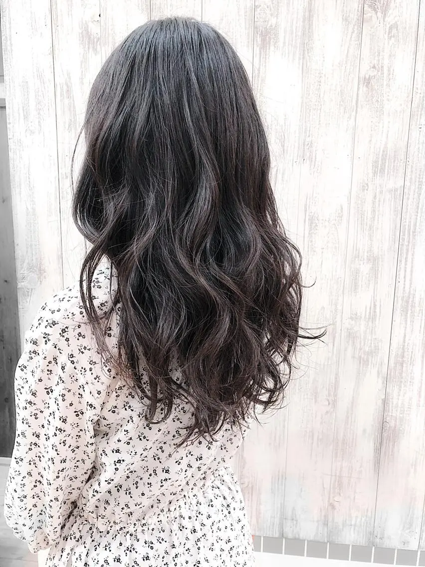 セミロング 鈴木 悠のヘアスタイル