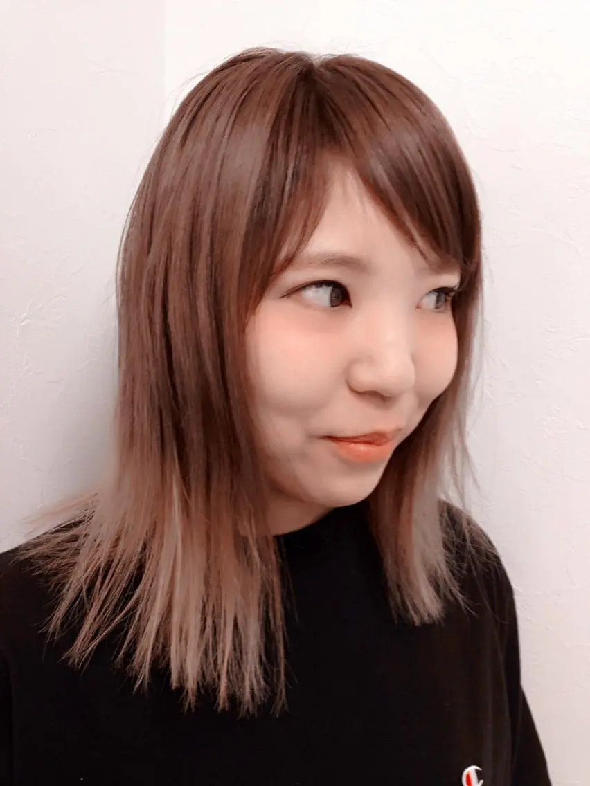 ミディアム セミロング カラー グラデーションカラー 外ハネヘア ★BELLKA関口 聡★のヘアスタイル