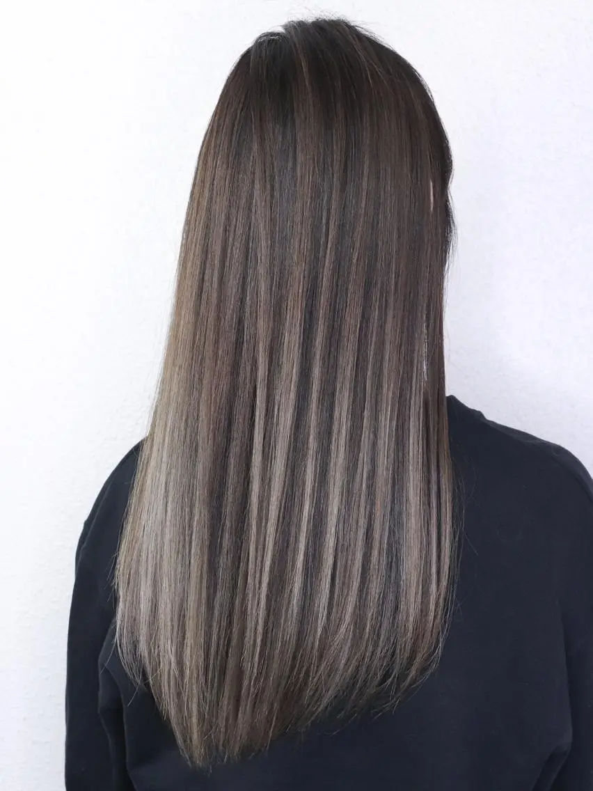 セミロング カラー バレイヤージュ レイヤーカット THE USUAL ユージュアルのヘアスタイル