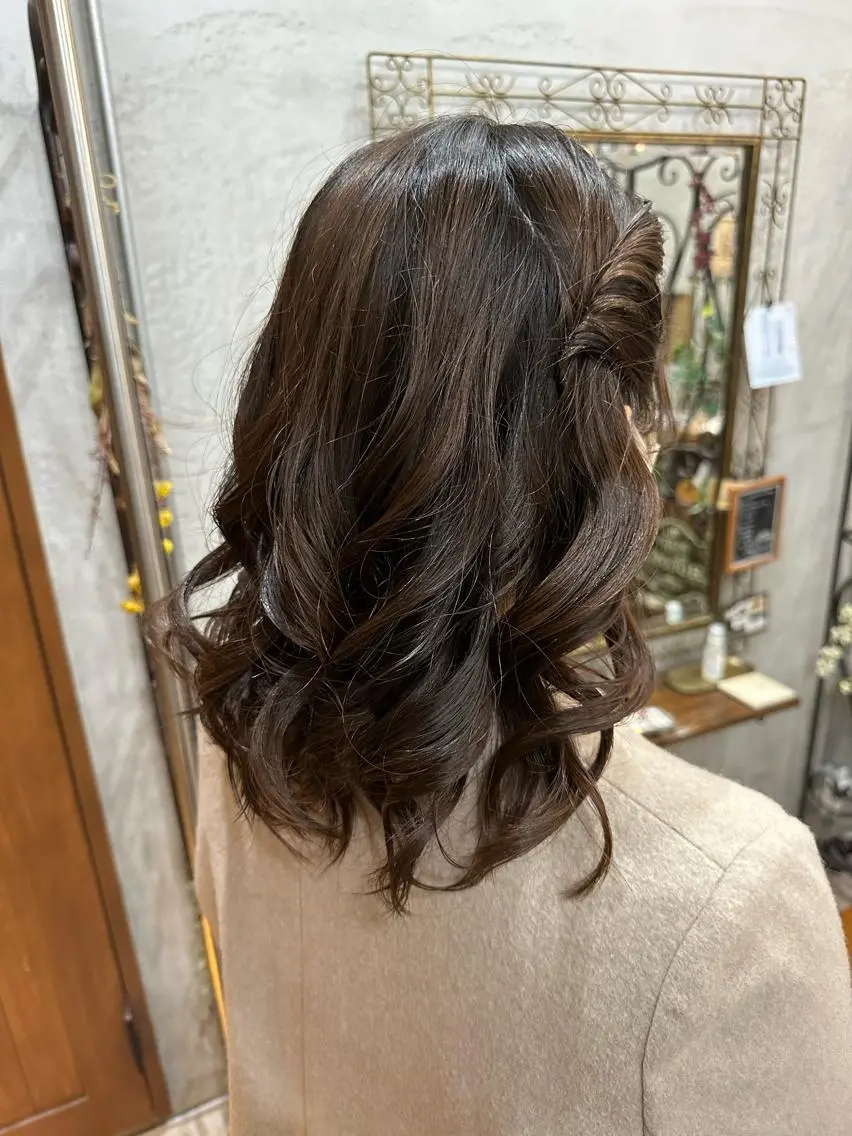 セミロング ヘアアレンジ カット スパのヘアスタイル