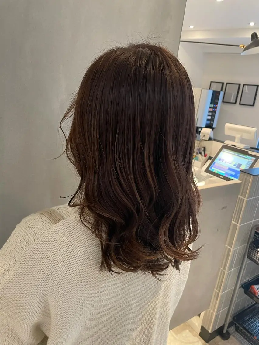 ミディアム ラベンダーブラウン 複雑履歴に対応ブリー チ無しダブルカラーのヘアスタイル