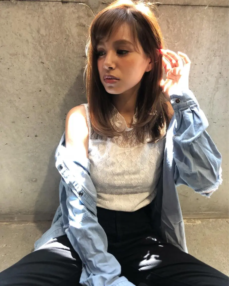 ミディアム カラー 小島 侑衣のヘアスタイル