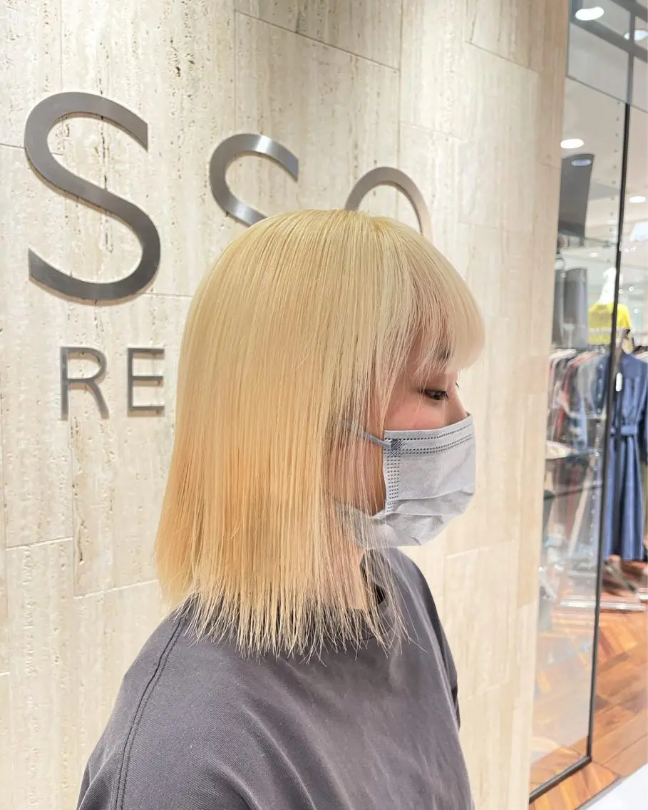 ミディアム カラー ブロンド ホワイトブロンド カット ヘアカラー トリートメント 高橋 芽衣のヘアスタイル