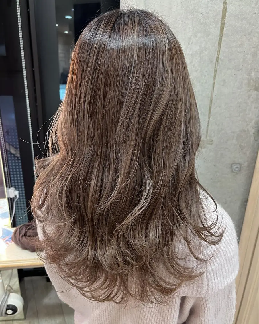 セミロング カラー バレイヤージュ ブリーチ ハイライトカラー ハイライト レイヤーカット サソウ ユリエ🥥のヘアスタイル